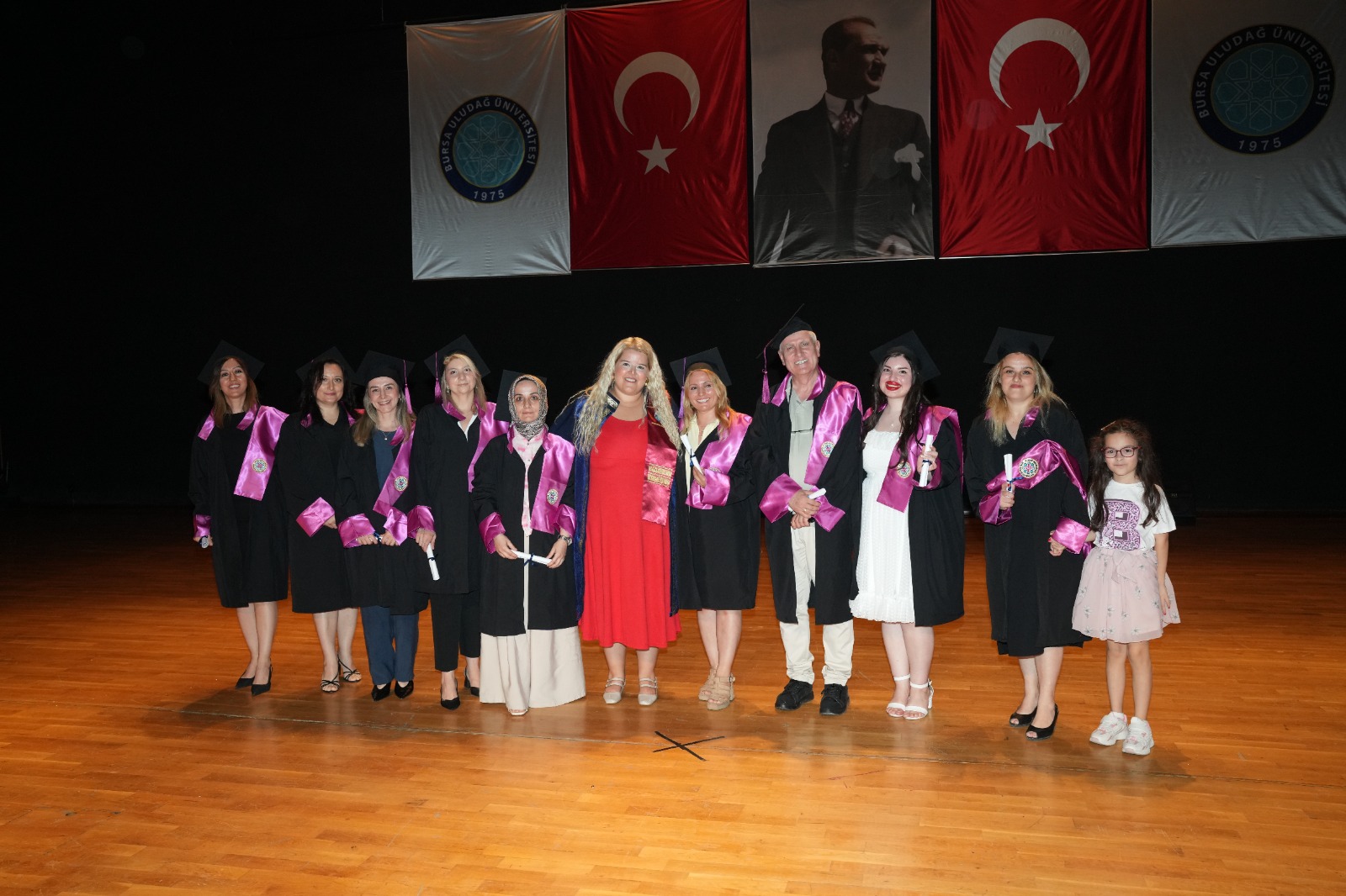 Bursa Uludağ Üniversitesi Eğitim Bilimleri Enstitüsünde Lisansüstü Mezuniyet Coşkusu Yaşandı